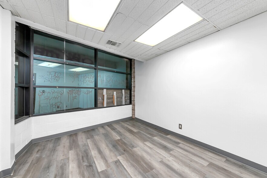 More Photos Of 1652 S La Cienega Blvd, Los Angeles Auto Repair For Sale