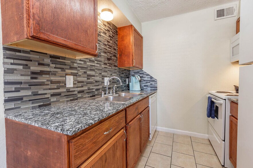 More Photos Of 7404 Lyrewood Ln, Oklahoma City Apartments For Sale