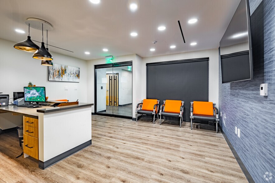 More Photos Of 15335 Morrison St, Sherman Oaks Office For Lease