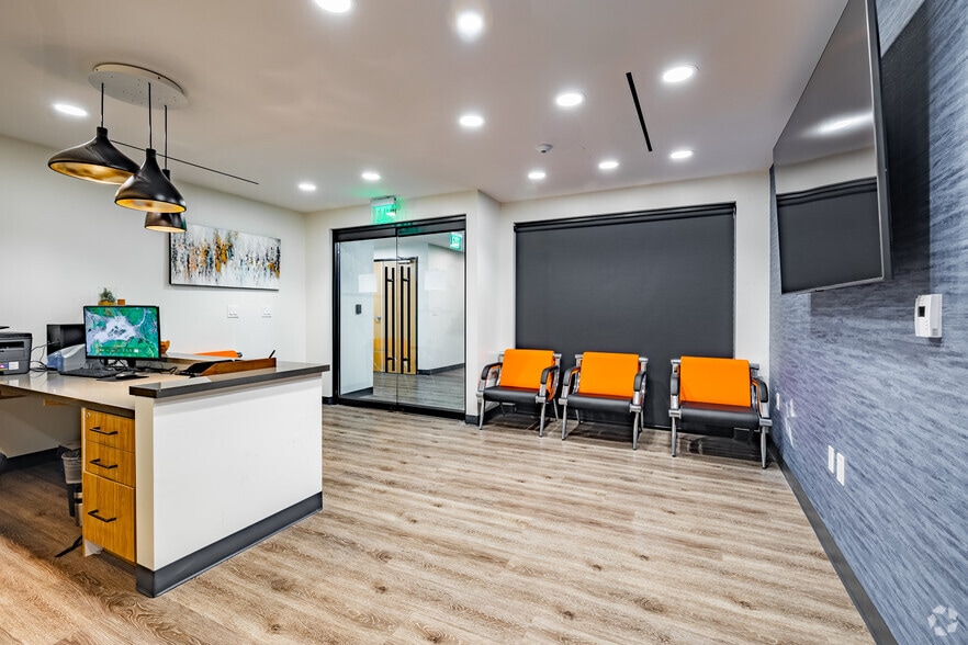 More Photos Of 15335 Morrison St, Sherman Oaks Office For Lease