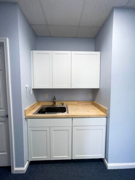 More Photos Of 13119 Professional Dr, Jacksonville Medical For Lease