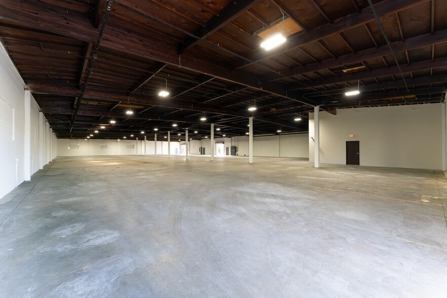 More Photos Of 2728 N Slater Ave, Compton Warehouse For Lease