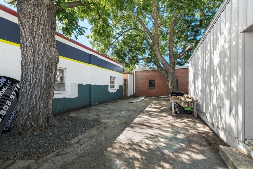 More Photos Of 407 W Main St, Waxahachie Freestanding For Sale