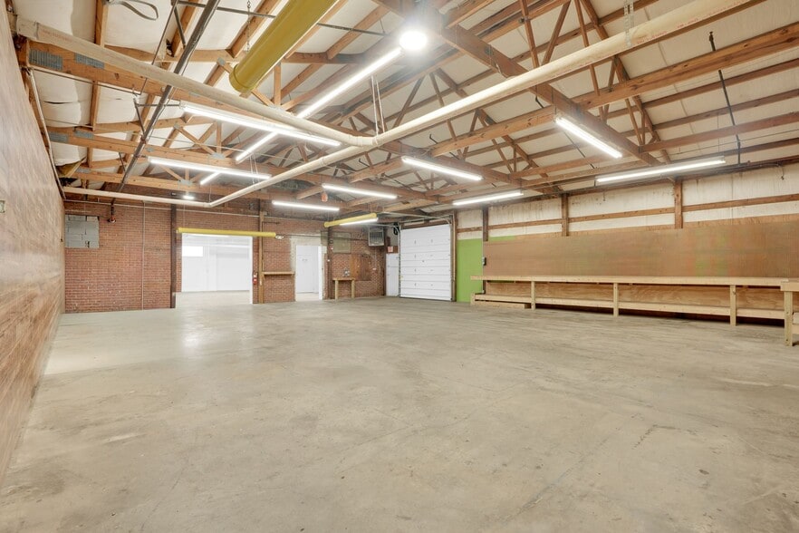 More Photos Of 1109 E Ozark Ave, Gastonia Warehouse For Lease