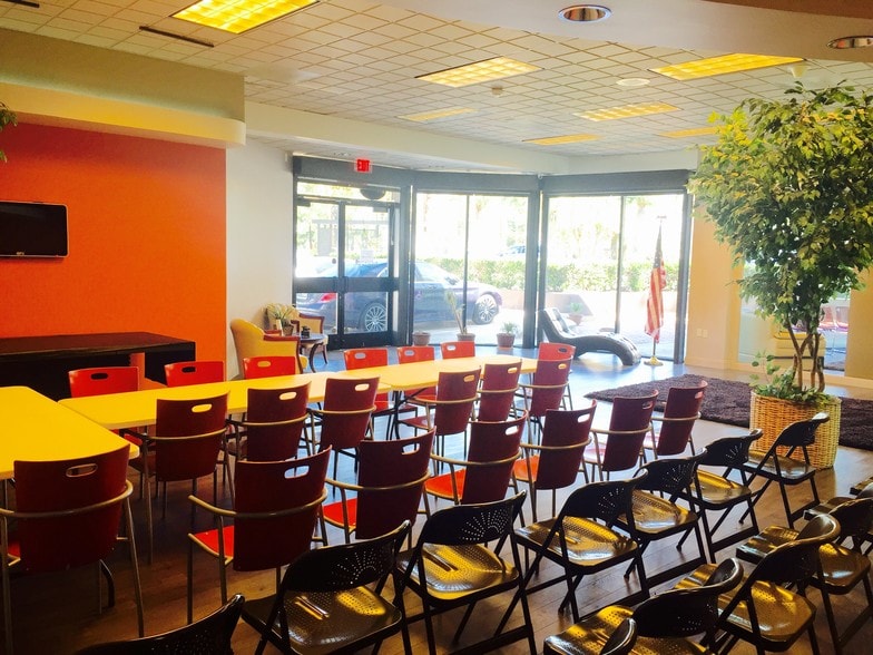 More Photos Of 5975-5999 Topanga Canyon Blvd, Woodland Hills Storefront For Lease
