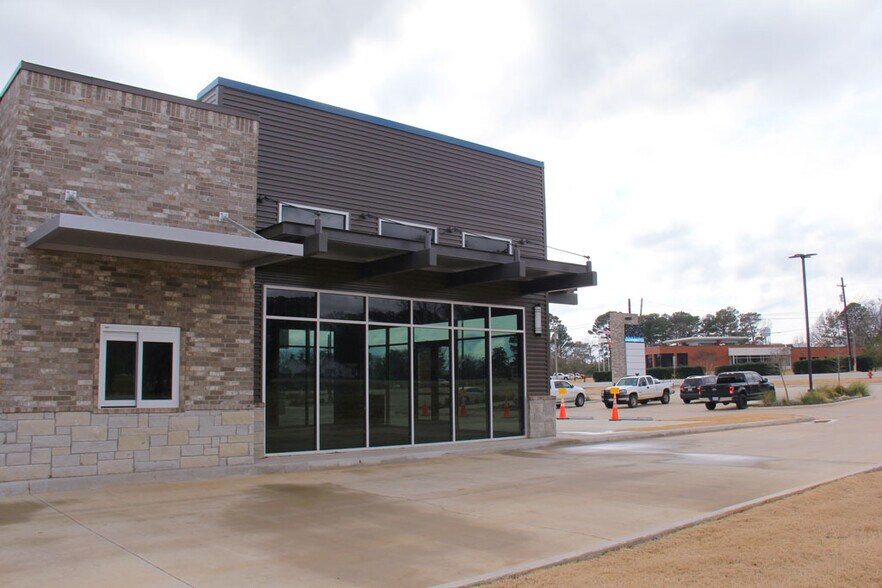 More Photos Of 1400 N Dickinson Dr, Rusk General Retail For Lease