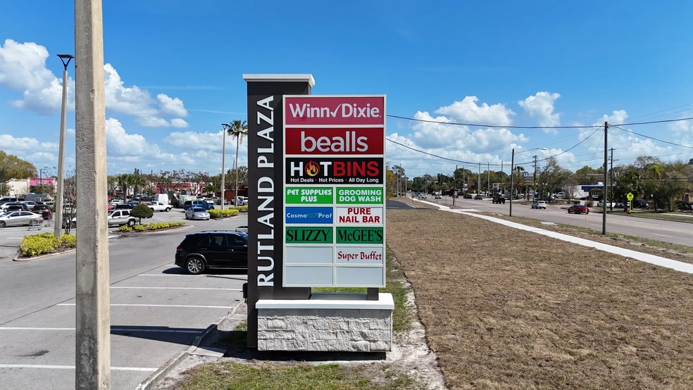 More Photos Of 1049 62nd Ave N, Saint Petersburg General Retail For Lease