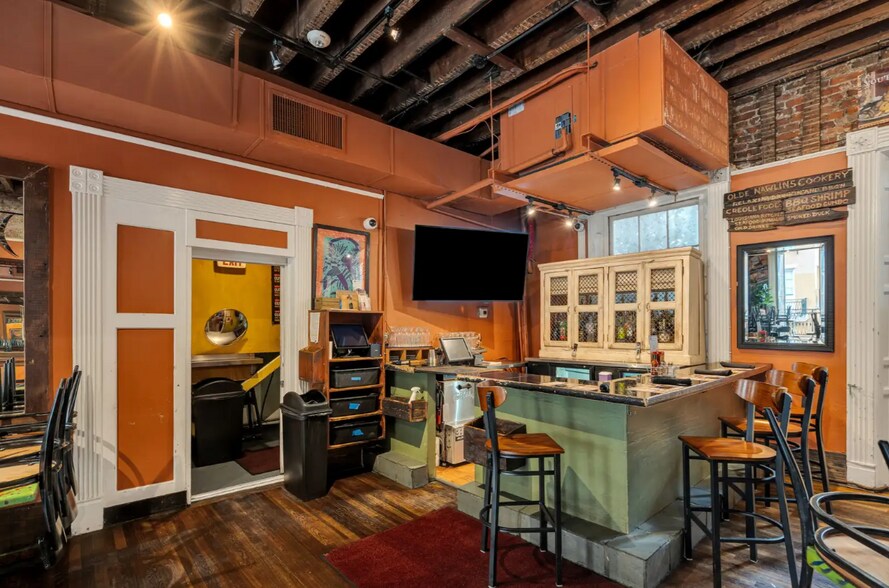 More Photos Of 205 Bourbon St, New Orleans Restaurant For Lease