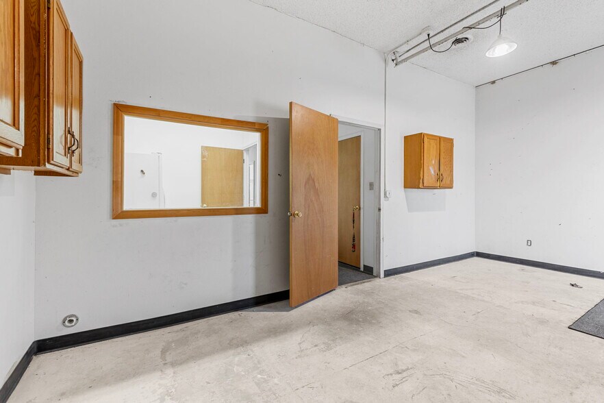 More Photos Of 1109-1115 Kimbark St, Longmont Storefront For Lease