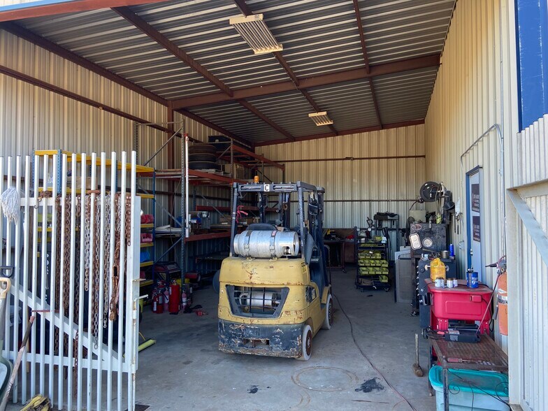 More Photos Of 5778 FM 933, Whitney Flex For Lease