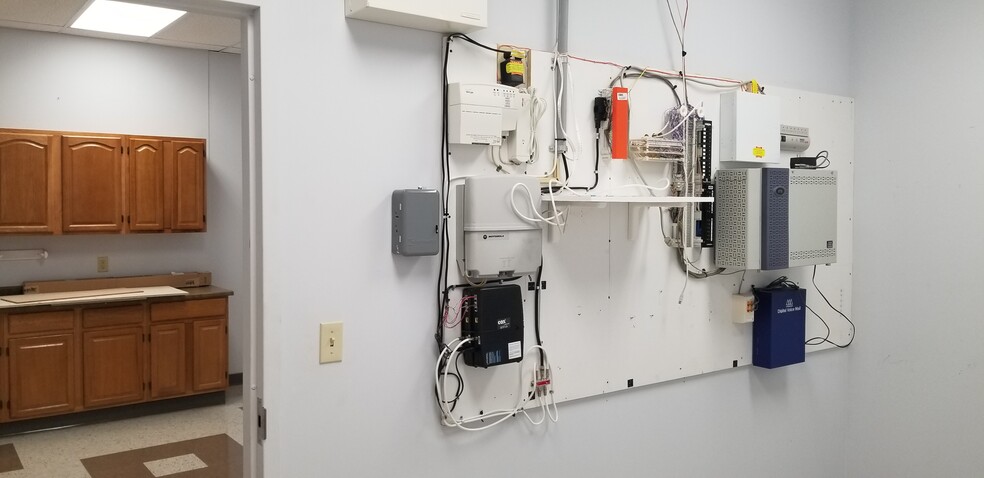 More Photos Of 2435 Nooseneck Hill Rd, Coventry Storefront Retail Office For Lease