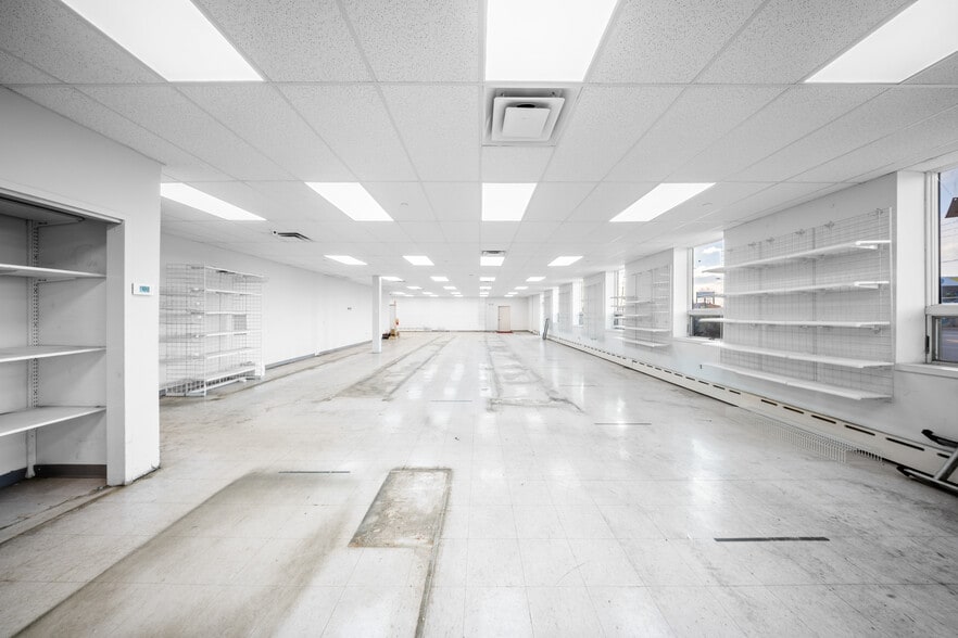 More Photos Of 3949 Austin Blvd, Island Park Warehouse For Sale