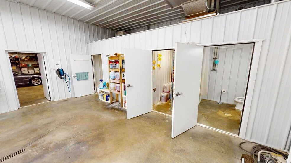 More Photos Of 115 N 6th St, Monticello General Retail For Sale