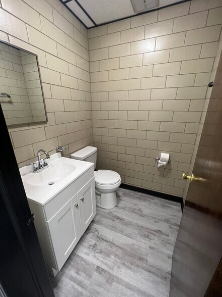 More Photos Of 1821 E Nine Mile Rd, Highland Springs Office For Lease