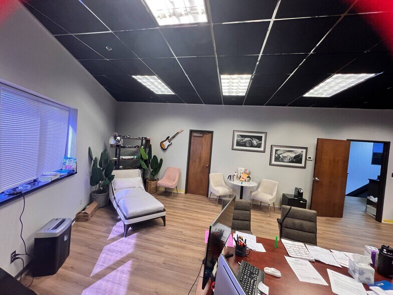 More Photos Of 8140 E Butherus Dr, Scottsdale Auto Dealership For Lease