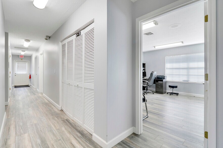 More Photos Of 1791 SE Port St Lucie Blvd, Port Saint Lucie Medical For Sale