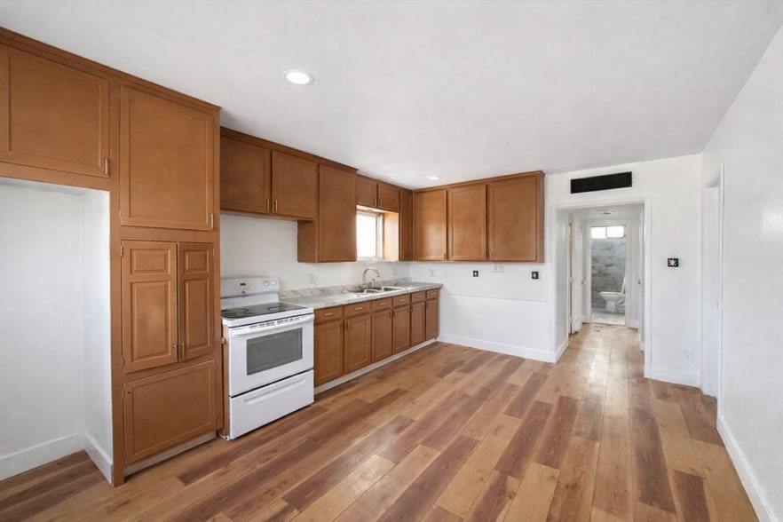 More Photos Of 11916 Long Beach Blvd, Lynwood Storefront Retail Residential For Sale