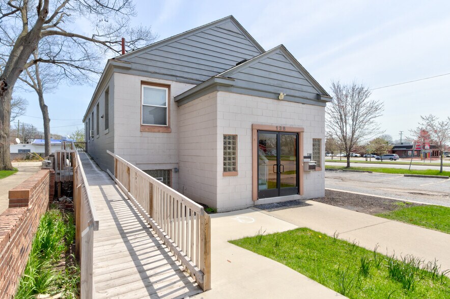 More Photos Of 2520 Rochester Rd, Royal Oak Office For Lease