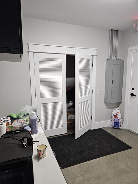 More Photos Of 1391 Murrays Chapel Rd, Sweetwater Showroom For Sale