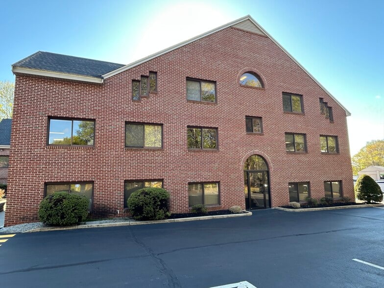 More Photos Of 512 Main St, Shrewsbury Medical For Lease