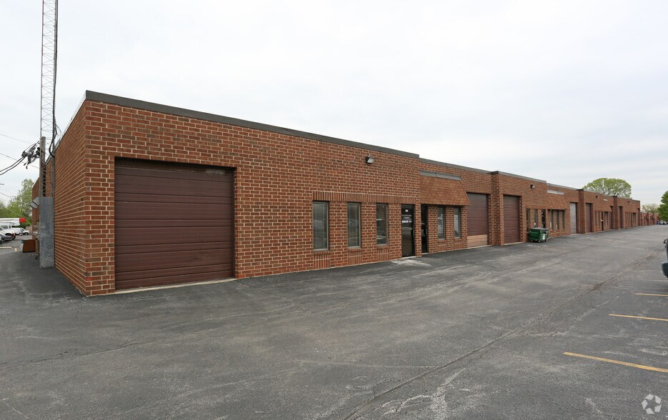 More Photos Of 820 N Ridge Ave, Lombard Warehouse For Lease
