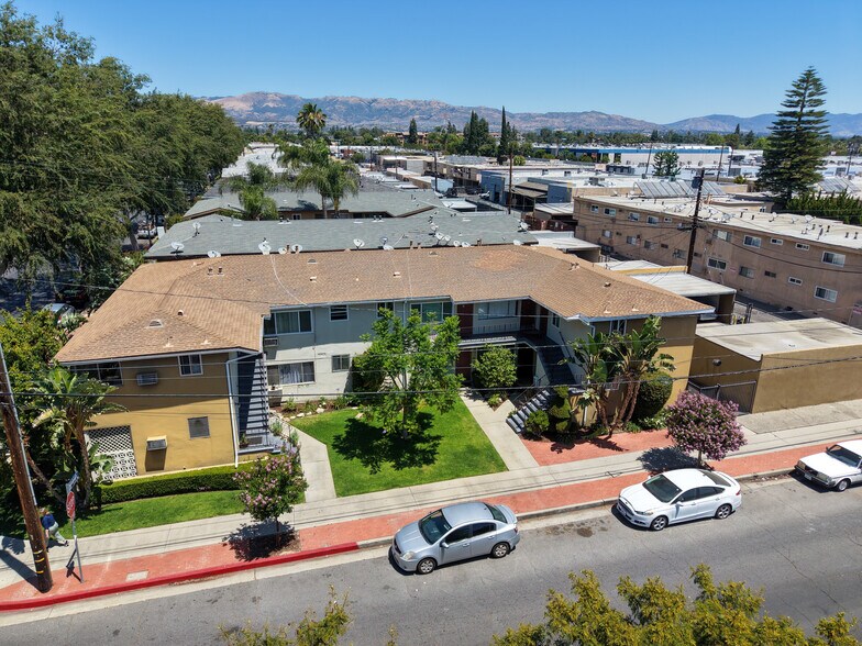 More Photos Of 8000 Owensmouth Ave, Canoga Park Apartments For Sale