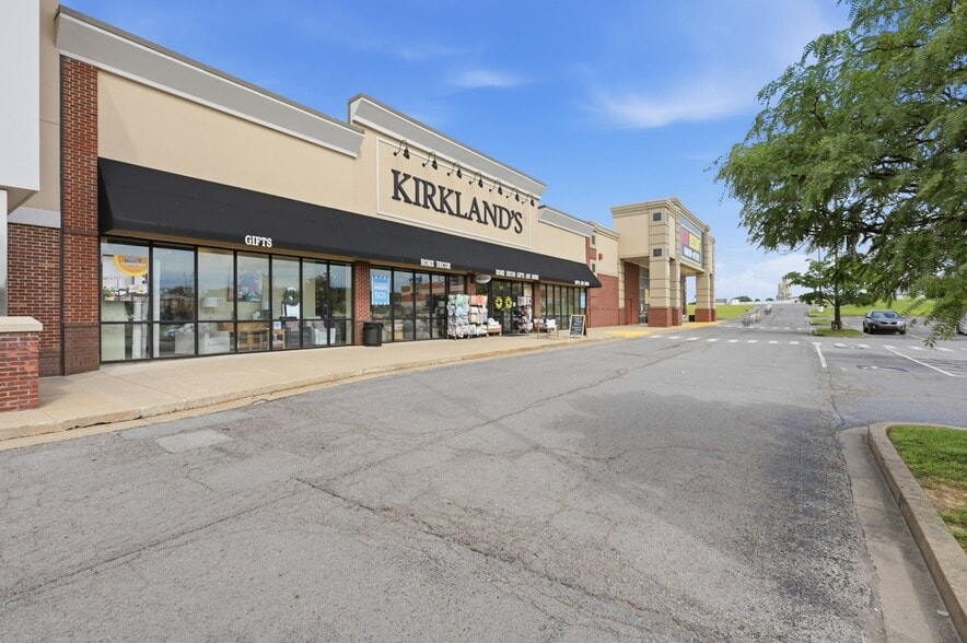 More Photos Of 1900 N Dixie Hwy, Elizabethtown Unknown For Lease