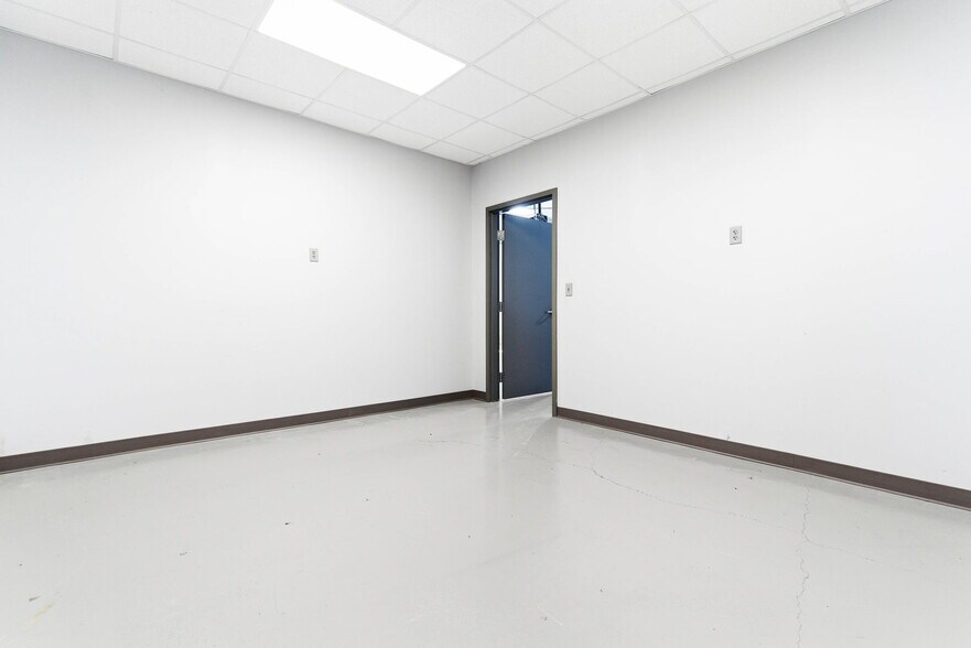 More Photos Of 13720 Aiken Rd, Louisville Warehouse For Sale