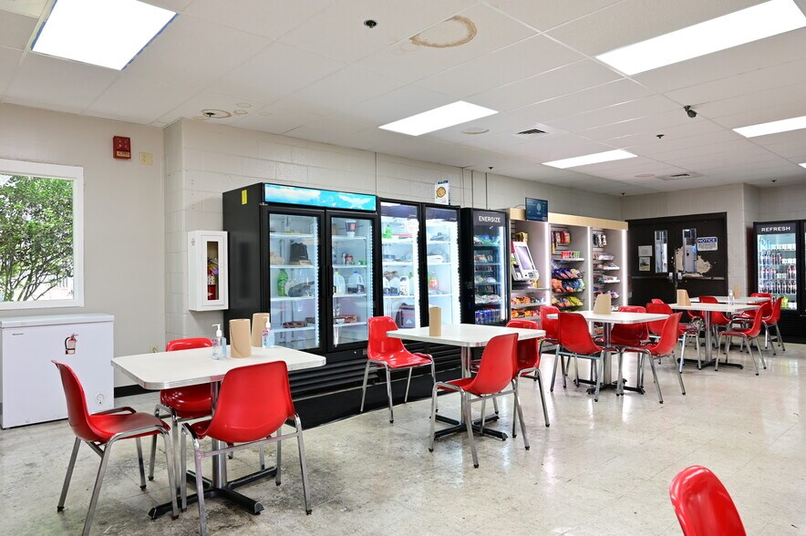 More Photos Of 128 River Bend Dr, Sevierville Manufacturing For Lease