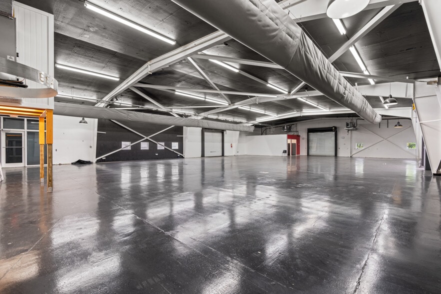 More Photos Of 3075 NW South River Dr, Miami Storefront Retail Office For Lease