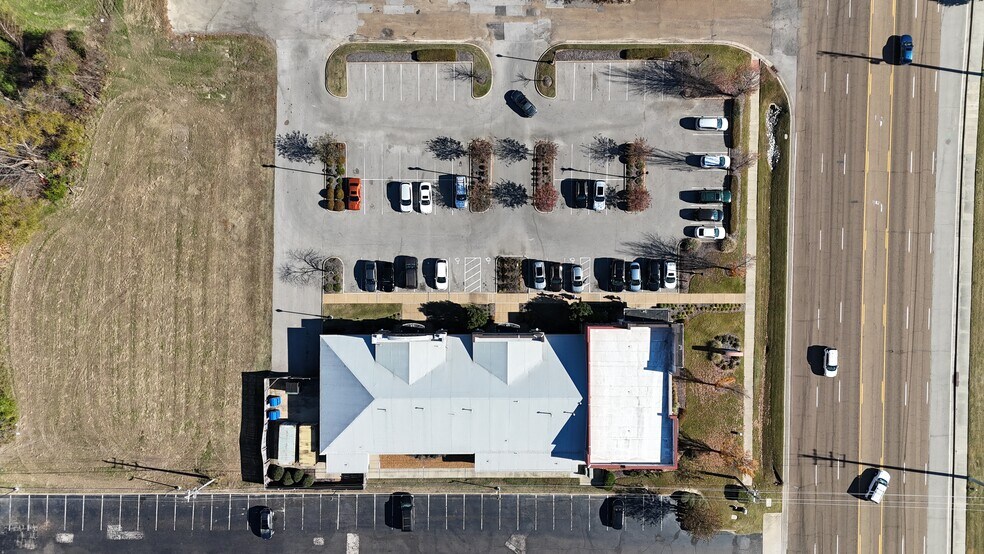 More Photos Of 1204 W Poplar Ave, Collierville Storefront For Sale