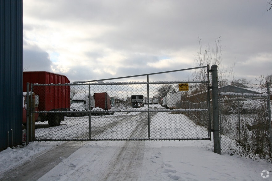 More Photos Of 16340 S Crawford Ave, Markham Warehouse For Lease