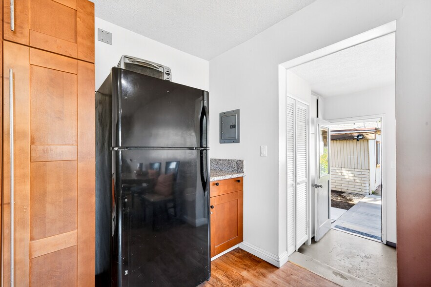 More Photos Of 15003 Larch Ave, Lawndale Apartments For Sale