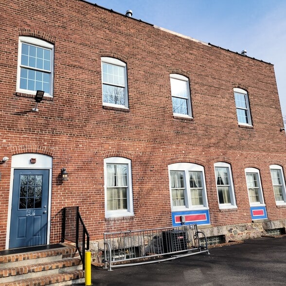 More Photos Of 600 Main St, Riverton Office For Sale