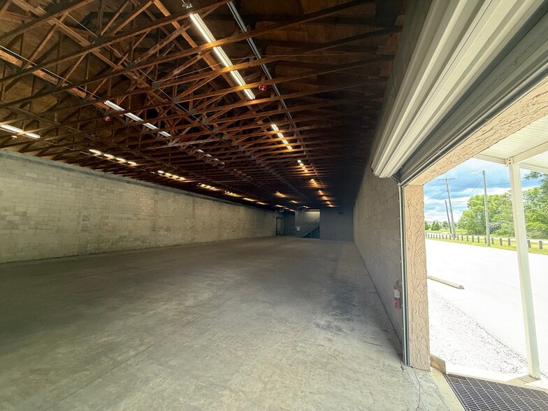 More Photos Of 9610 Harney Rd, Thonotosassa Warehouse For Sale