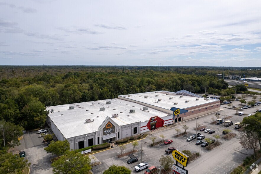 More Photos Of 8151 Blanding Blvd, Jacksonville Unknown For Lease