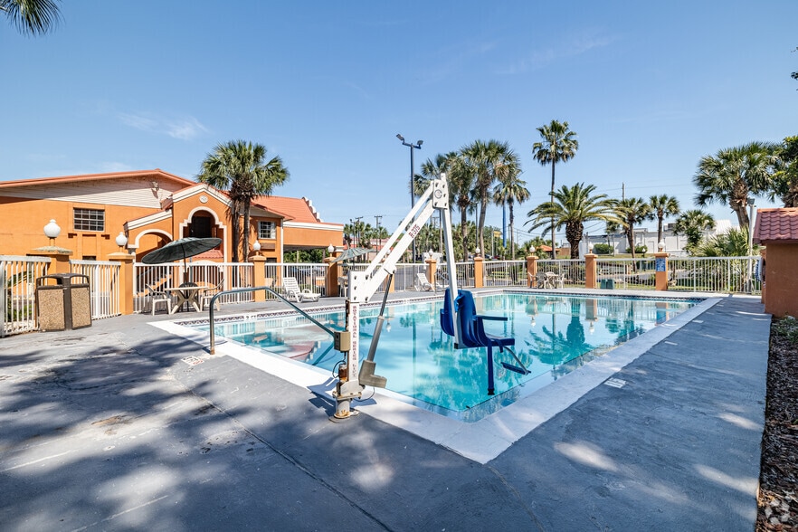 More Photos Of 3598 W US Highway 90, Lake City Hotel For Sale