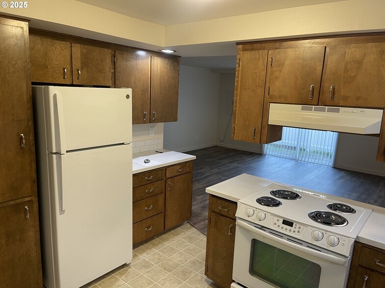 More Photos Of 2510 E 8TH St, Vancouver Apartments For Sale