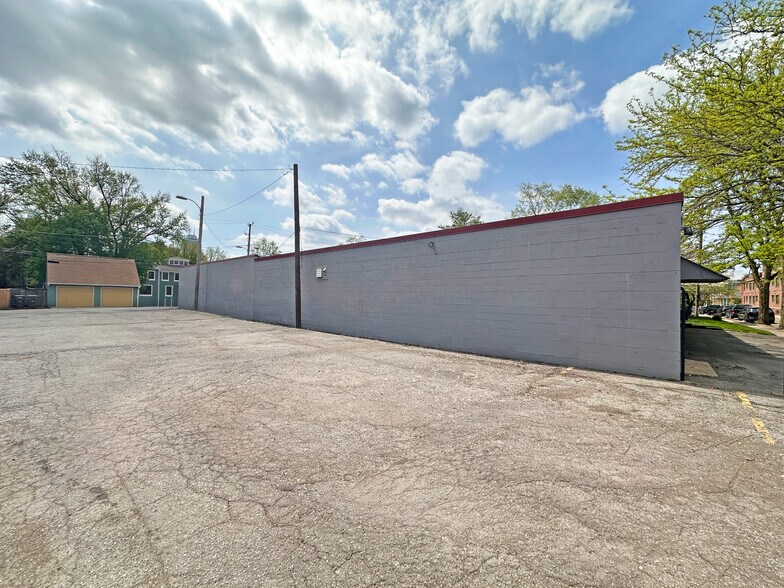 More Photos Of 225 E 10th St, Indianapolis Flex For Sale