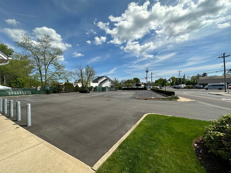 More Photos Of 320 Merrick Rd, Amityville Freestanding For Sale