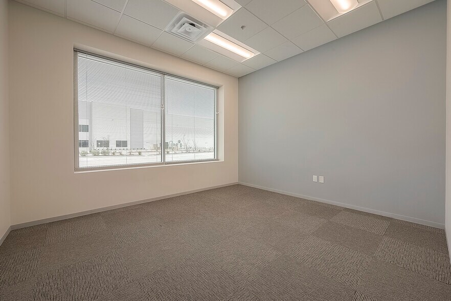 More Photos Of 13930 Journey Rd, Houston Warehouse For Lease