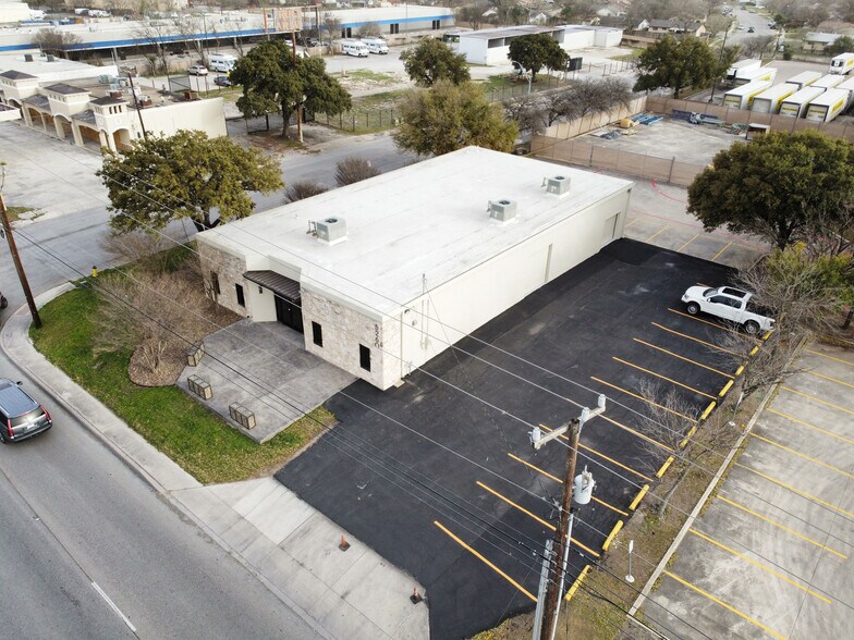 More Photos Of 5260 Rittiman Rd, San Antonio Showroom For Sale