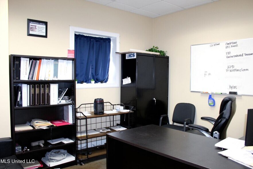 More Photos Of 2205 Petit Bois St, Pascagoula Warehouse For Sale