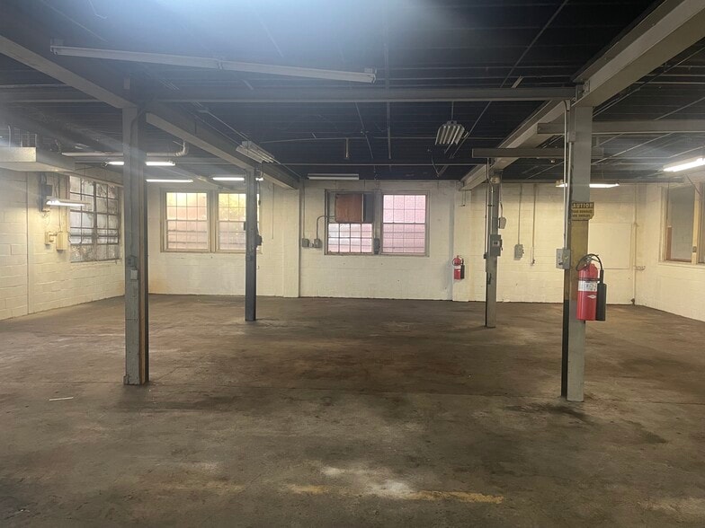 More Photos Of 3106 Elm Ave, Baltimore Manufacturing For Lease