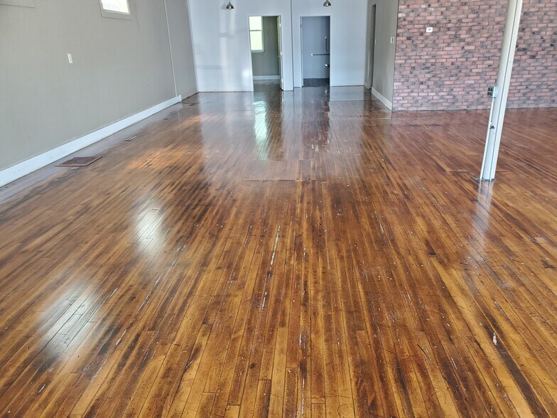 More Photos Of 3406 W Lake Rd, Erie Auto Repair For Lease