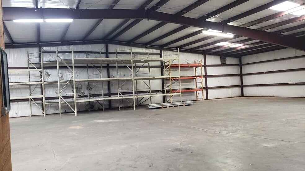 More Photos Of 616 S Broadway St, Mccomb Freestanding For Sale