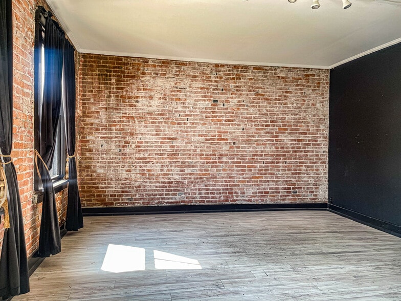 More Photos Of 1919 S 12th St, Saint Louis Storefront For Sale