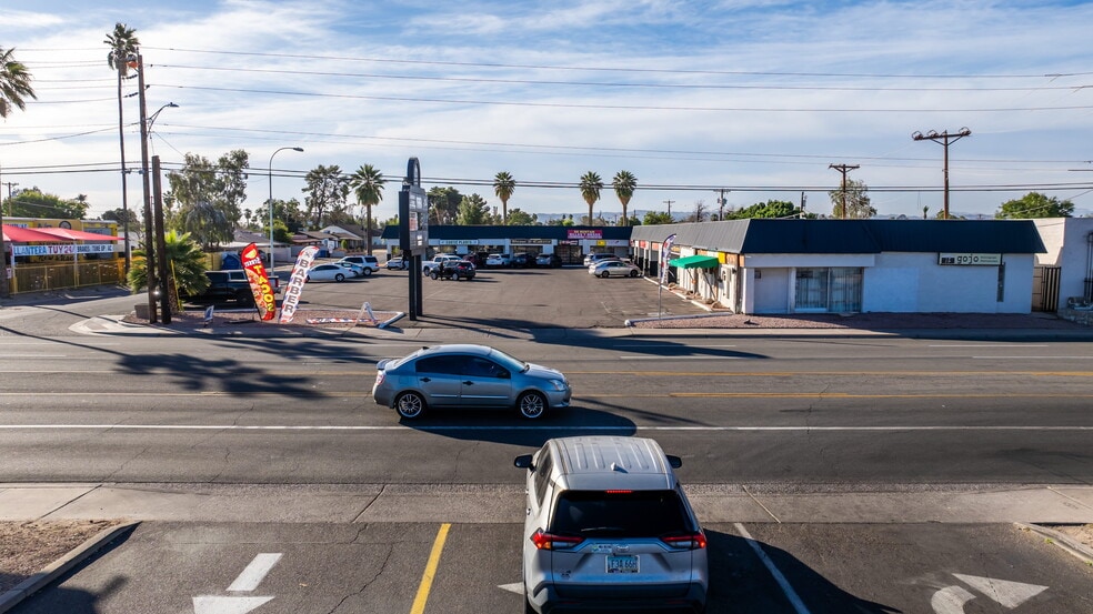 More Photos Of 3015 E Thomas Rd, Phoenix General Retail For Lease