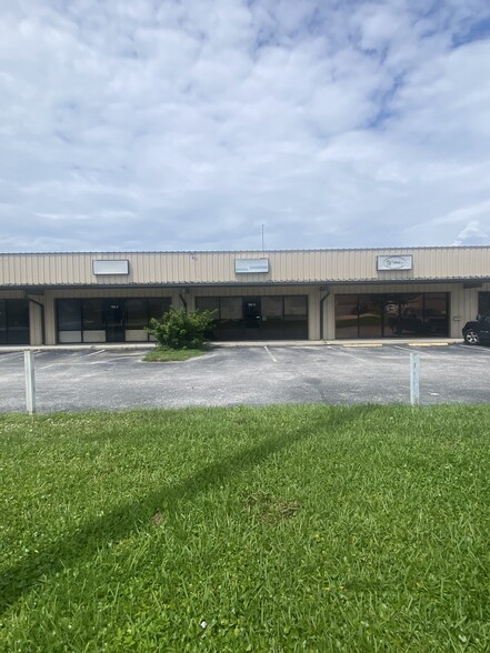 Primary Photo Of 705 Live Oak St, Tarpon Springs Warehouse For Lease