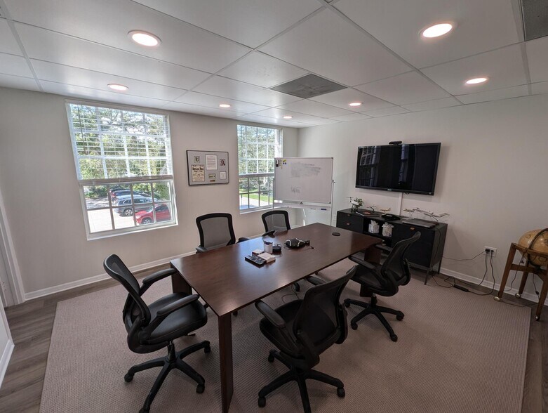 More Photos Of 3055 Cardinal Dr, Vero Beach Office For Lease